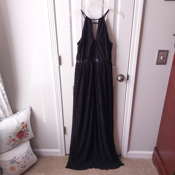 City Triangles - High Neck Keyhole Accordion Pleat Belted Formal Dress - Picture 6 of 13